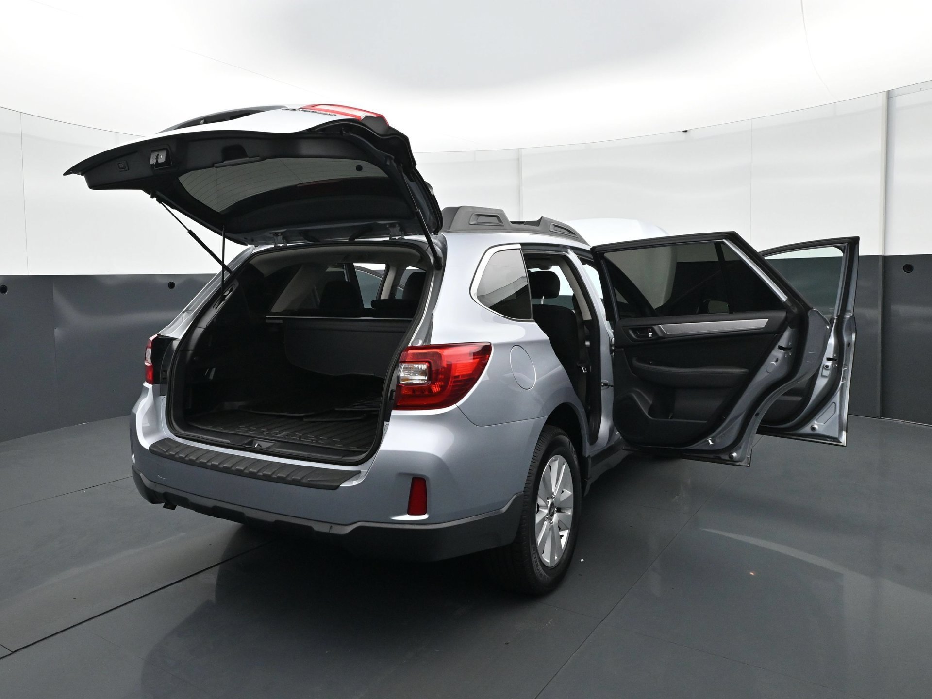 Used 2015 Ice Silver Metallic Subaru 2.5i Premium image 35