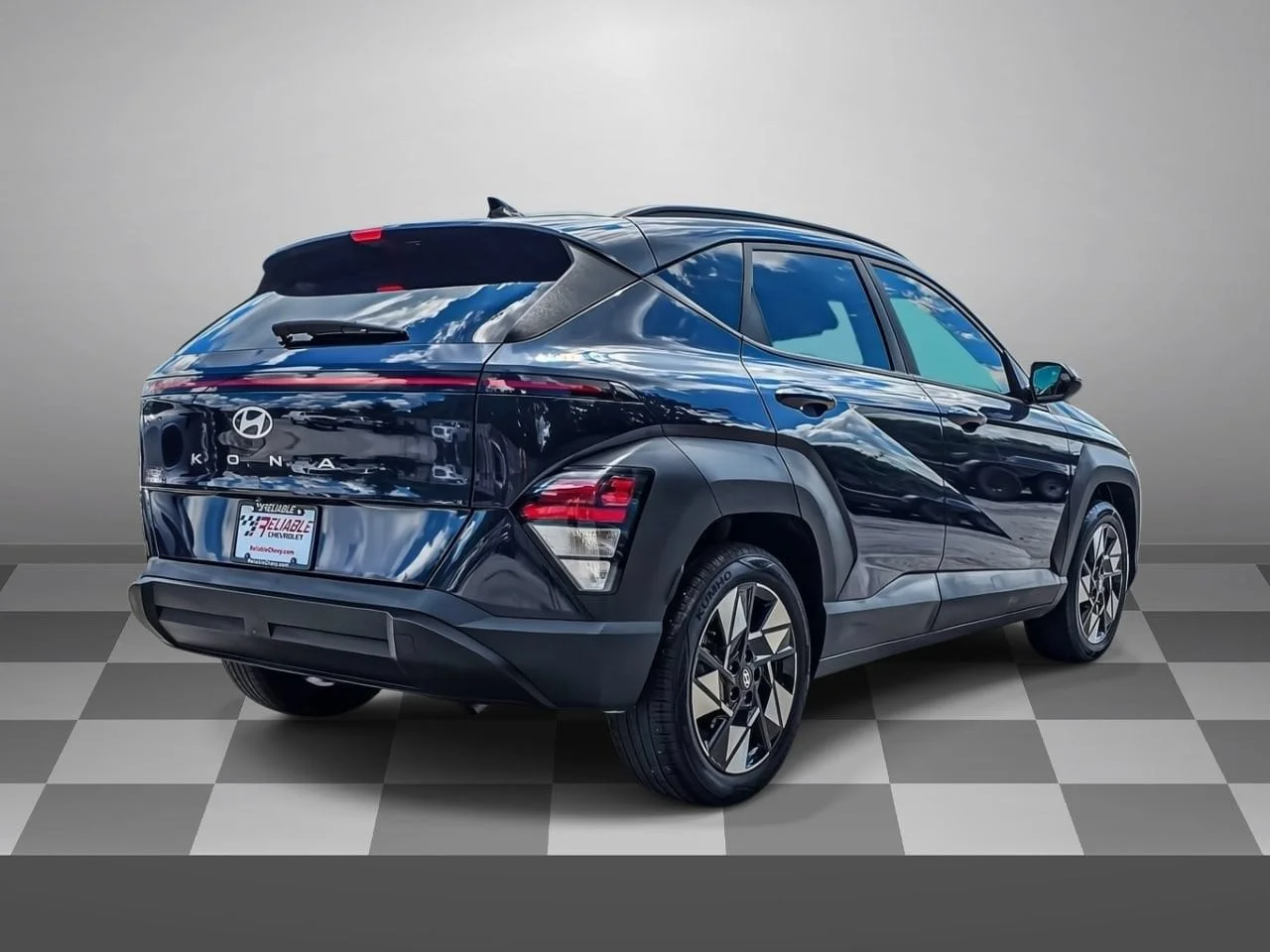 Used 2025  Hyundai SEL image 5