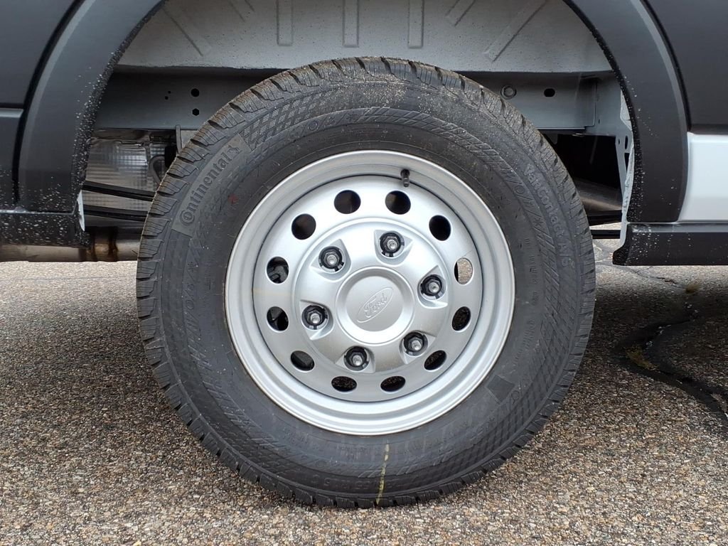 New 2026 Oxford White Ford Cargo Van image 8