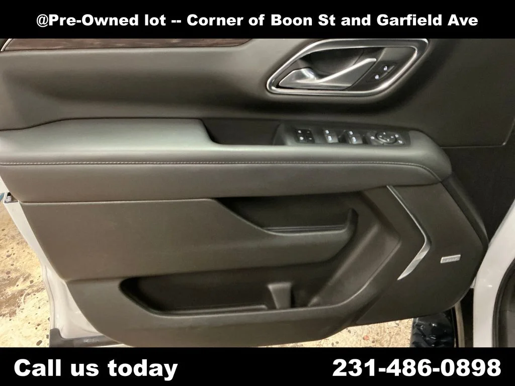 Used 2021 White Chevrolet Z71 image 15