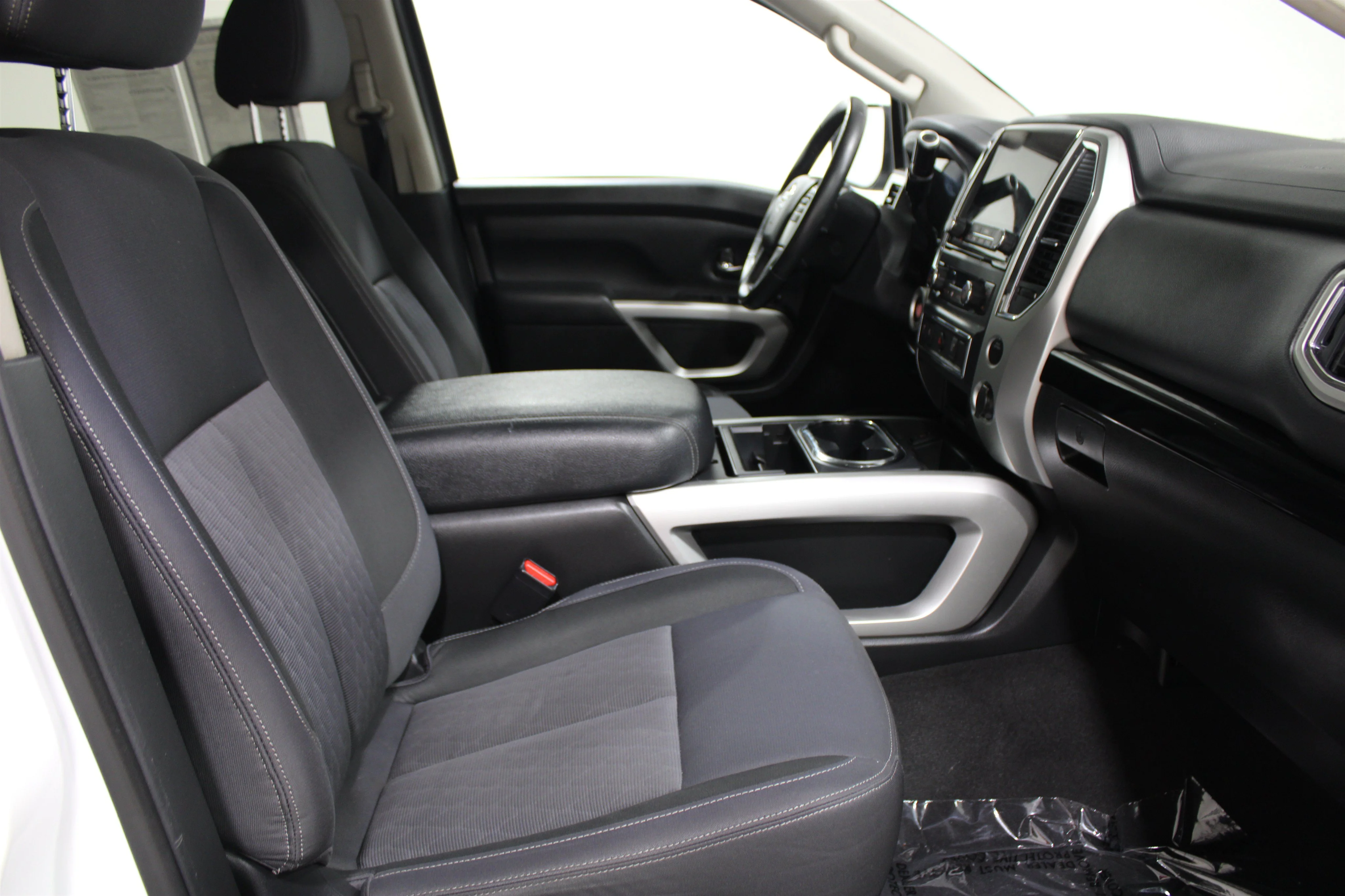 2021 Nissan Titan SV - Photo 23