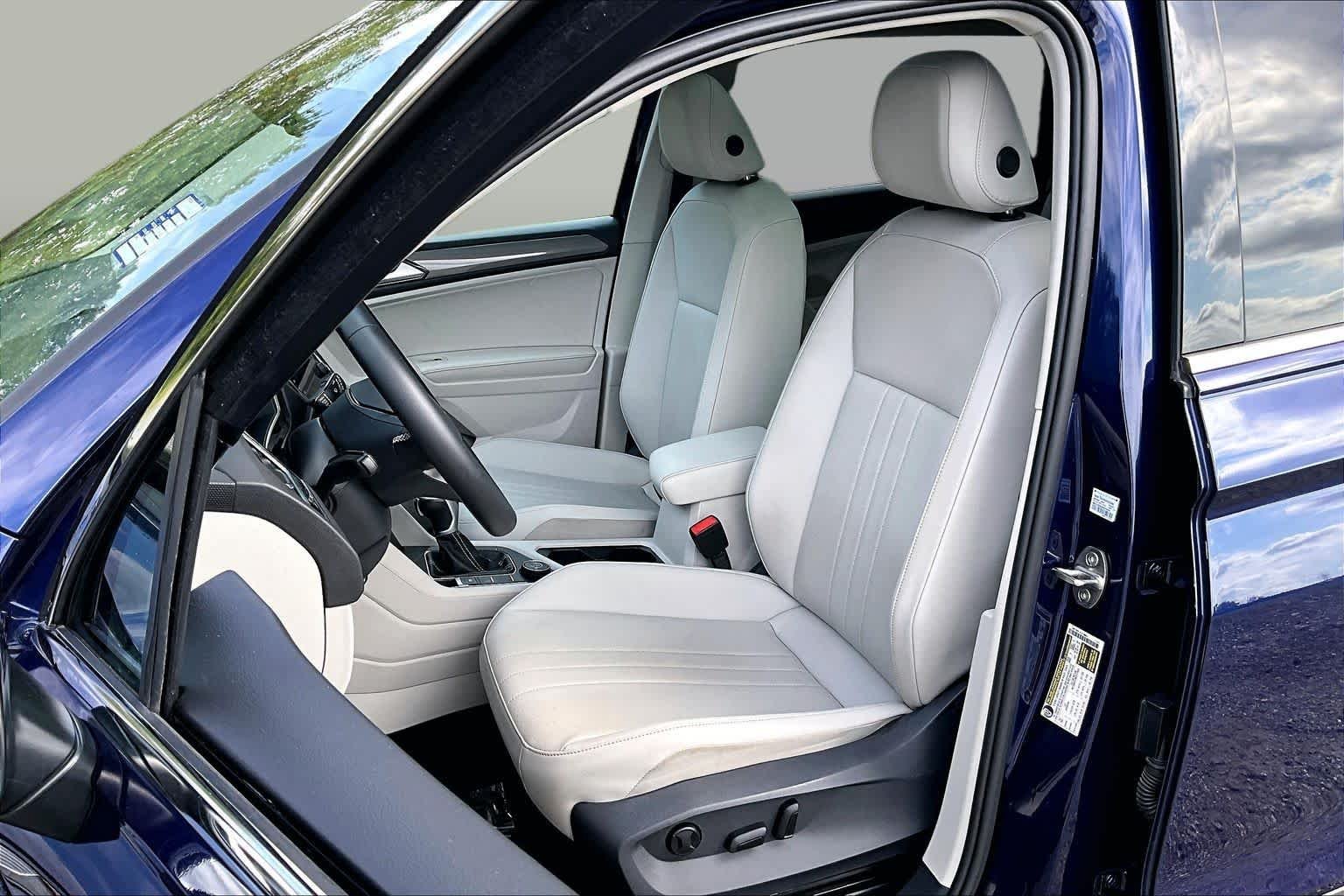 Used 2022 Atlantic Blue Metallic Volkswagen SE image 8