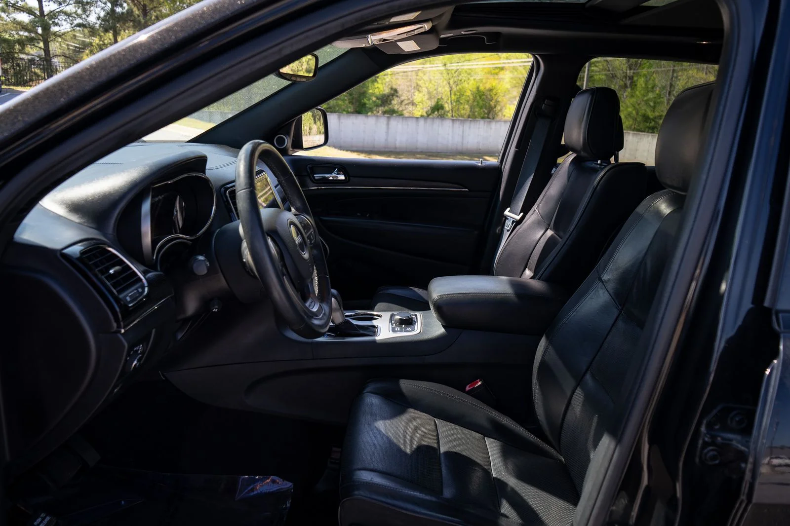 Used 2019 Black Jeep Overland image 14