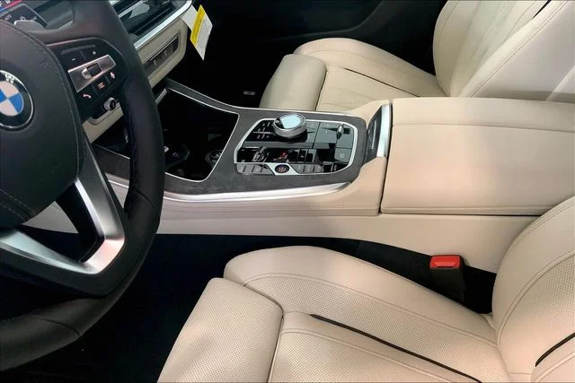 New 2026 Mineral White Metallic BMW sDrive40i image 7