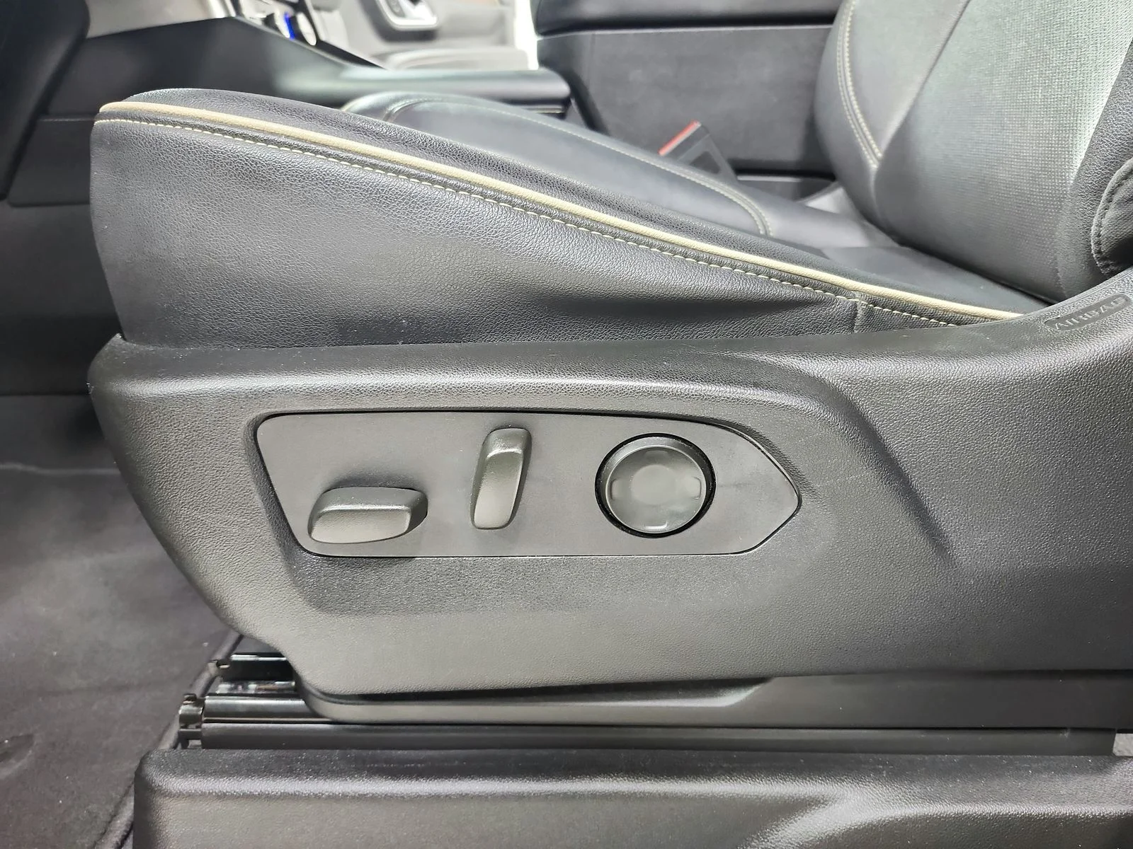 Used 2023 Silver Sage Metallic Chevrolet Premier image 20