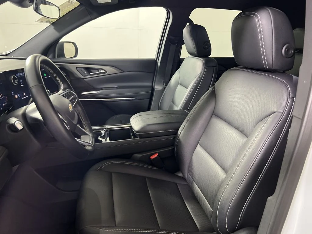 Used 2025 White Chevrolet LT image 13