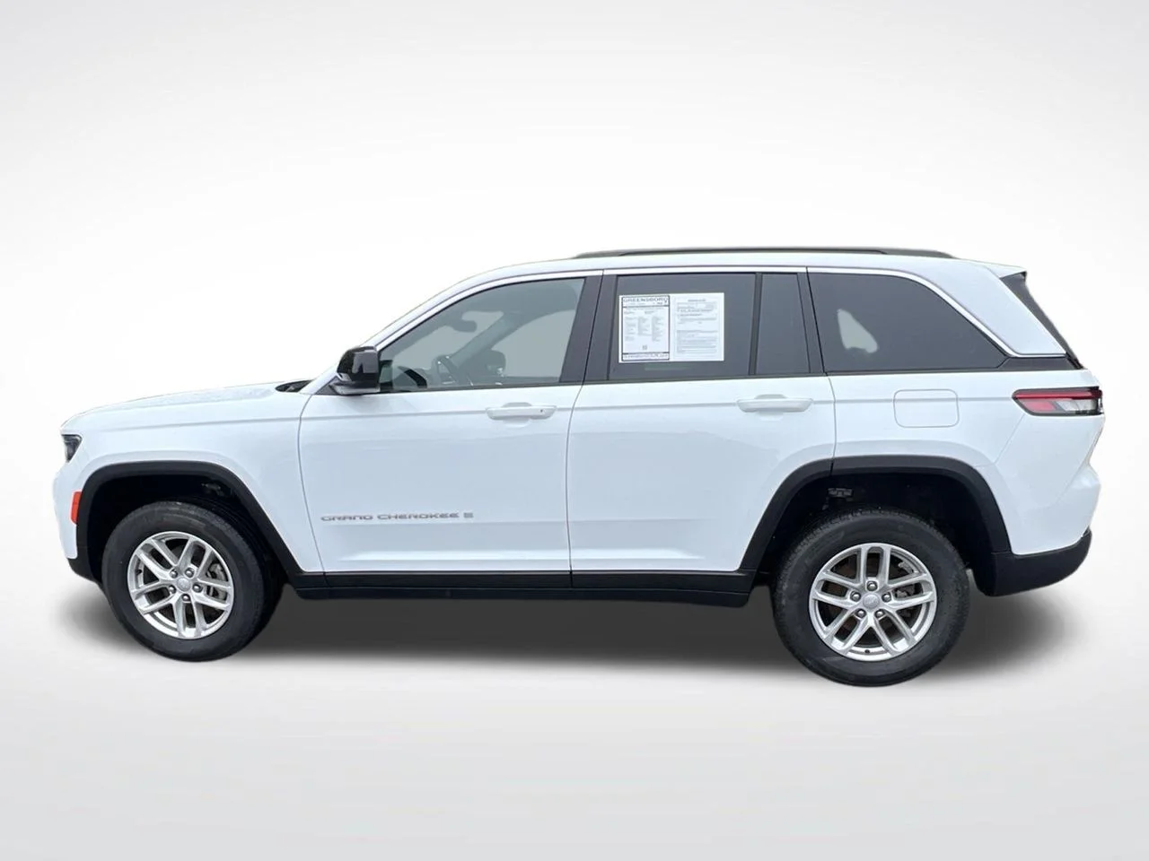 Used 2025 White Jeep Laredo X image 3
