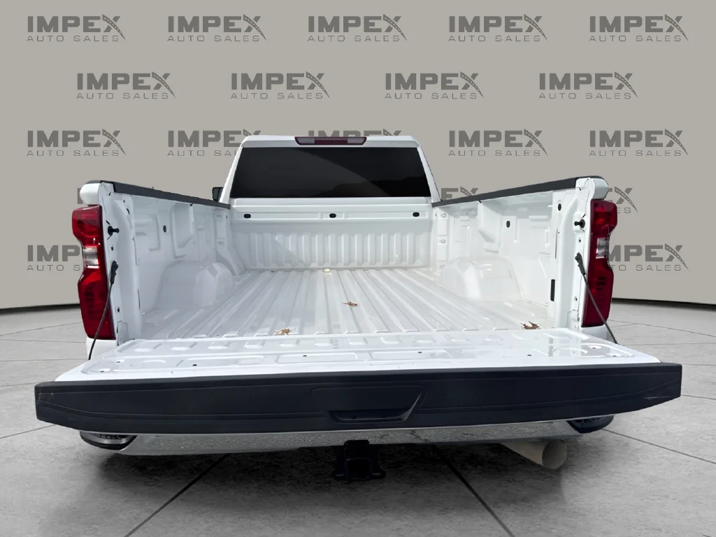 Used 2025 White Chevrolet LT image 27