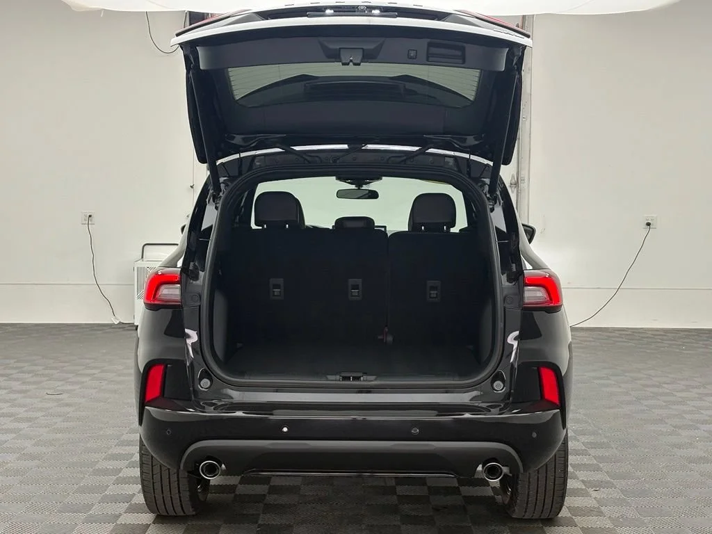 Used 2023 Black Ford ST-Line Select image 9