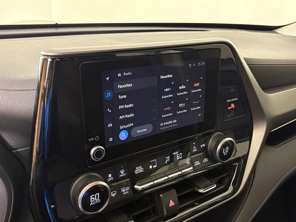 Used 2023 Black Toyota L image 24