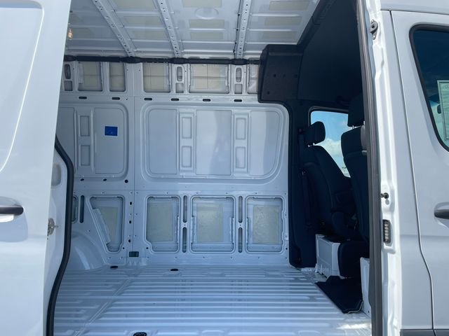 New 2025 Arctic+White Mercedes-Benz Cargo 144 WB image 20