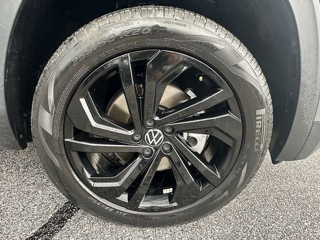 Used 2023  Volkswagen 3.6L V6 SE w/Technology image 9