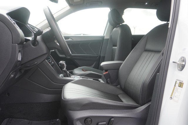 Used 2023 WHITE Volkswagen SE image 17