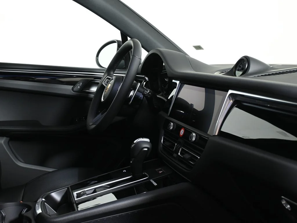 2026 Porsche Macan T - Photo 39