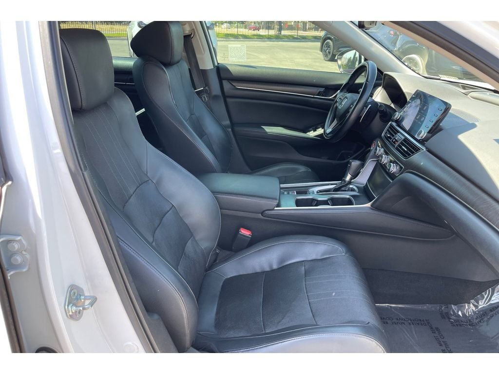 Used 2018 Platinum White Pearl Honda Touring 1.5T image 18