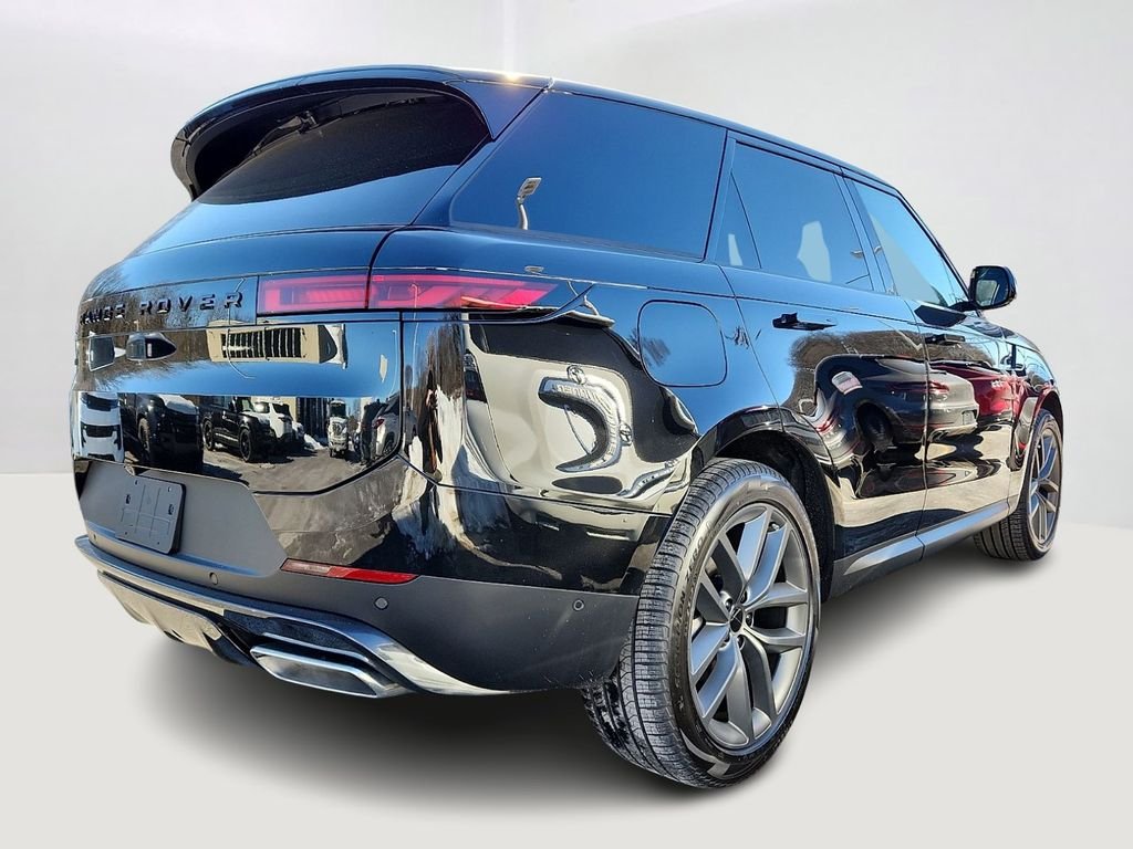 Used 2026 Santorini Black Metallic Land Rover SE image 3