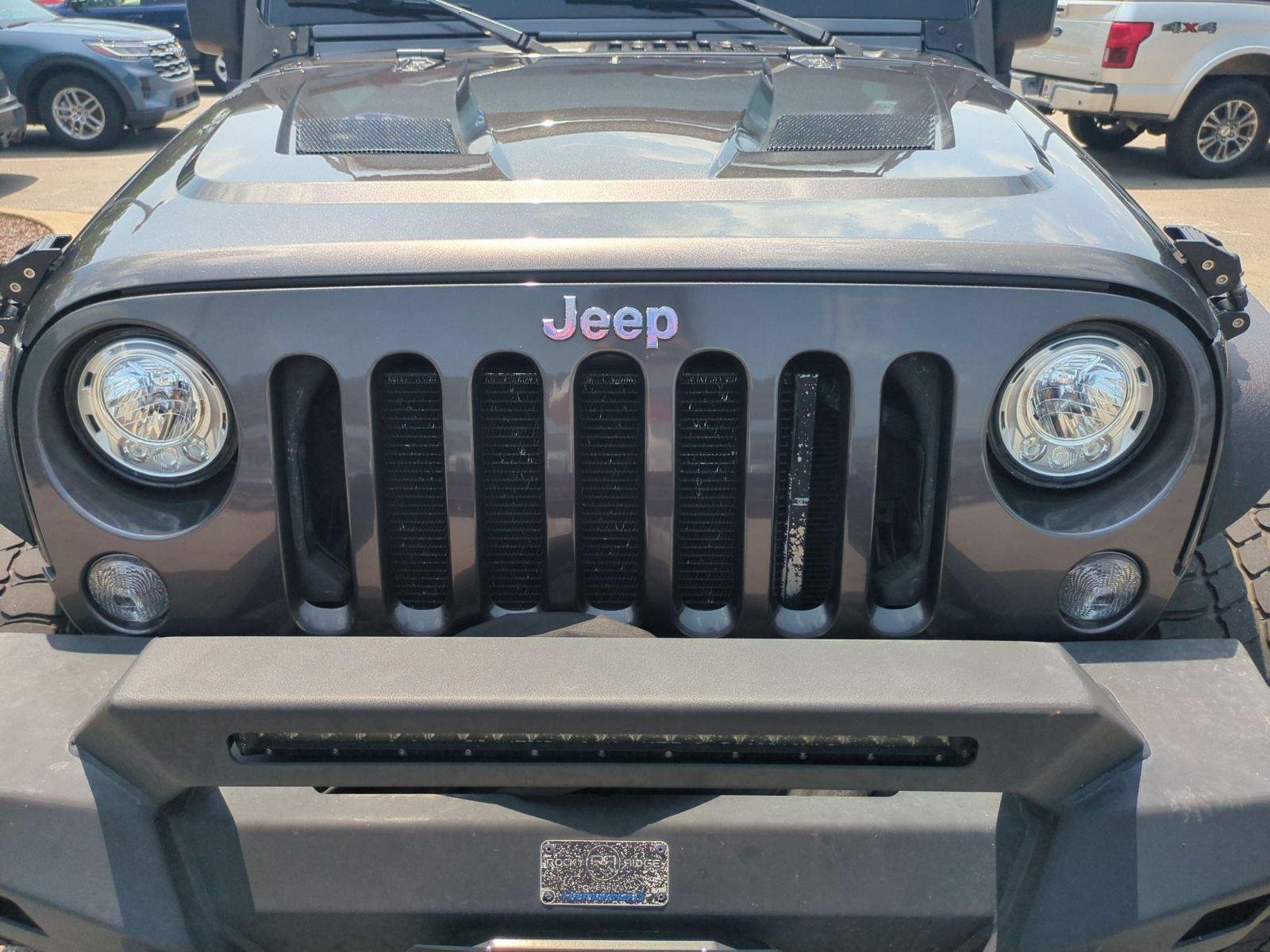 Used 2017 Granite Crystal Metallic Clearcoat Jeep Rubicon image 14