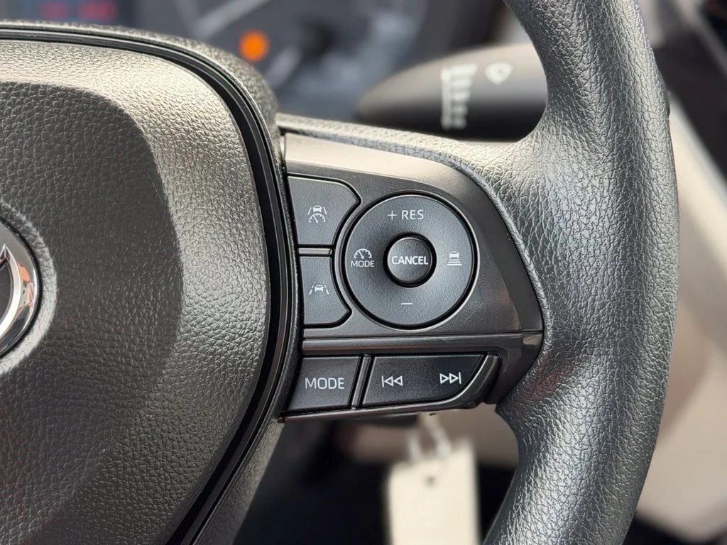 Used 2024  Toyota L image 11