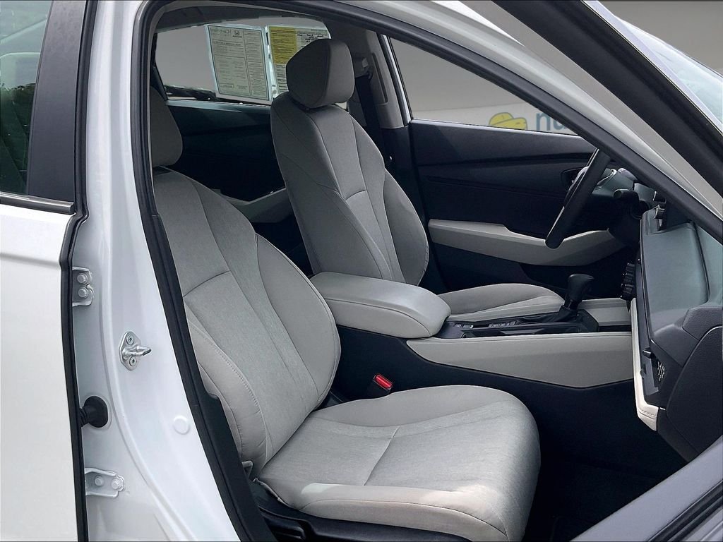 Used 2024 White Honda LX image 11