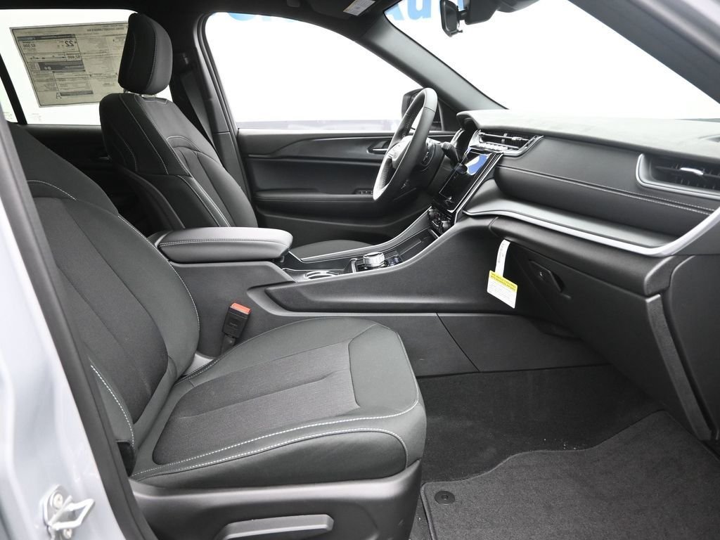2025 Jeep Grand Cherokee Laredo - Photo 9