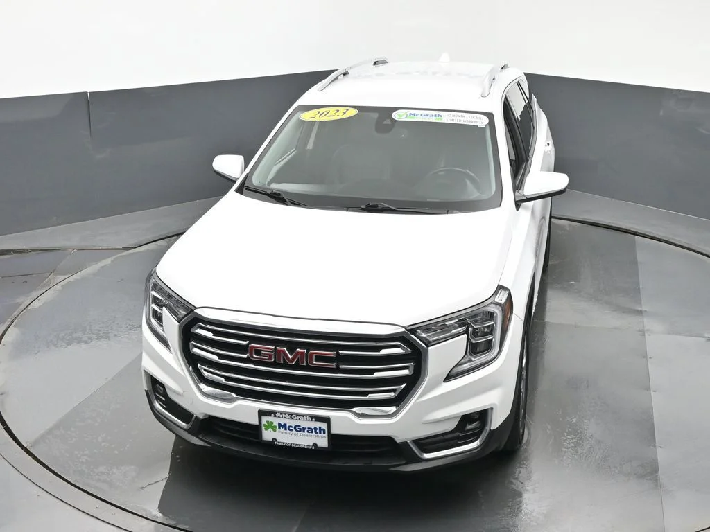 Used 2023 White GMC SLT image 28
