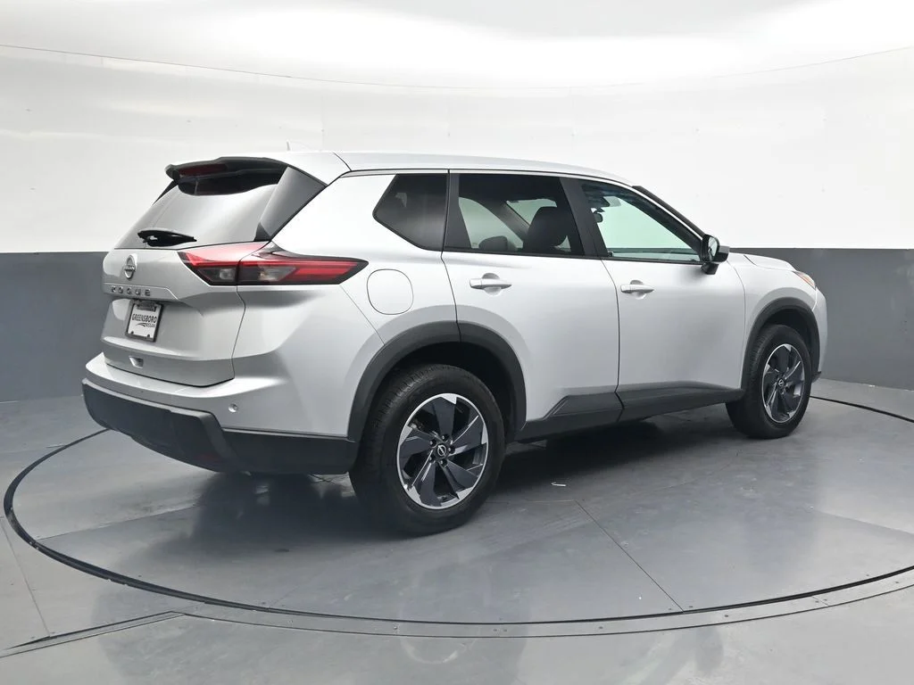 Used 2025 Silver Nissan SV image 5