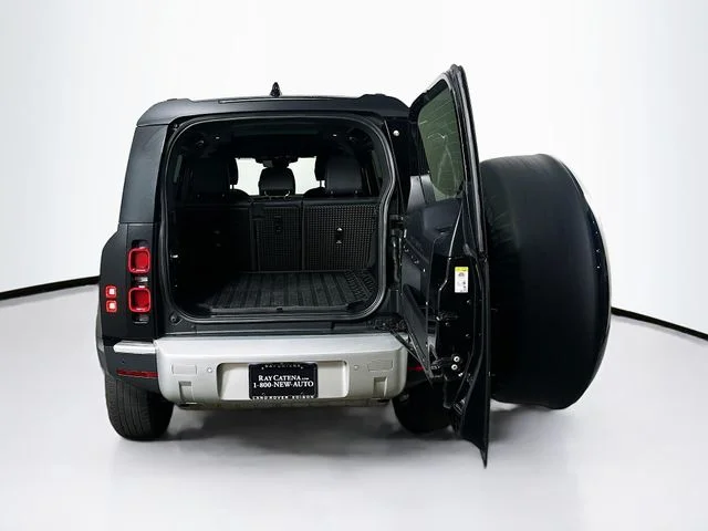Used 2024  Land Rover S image 6