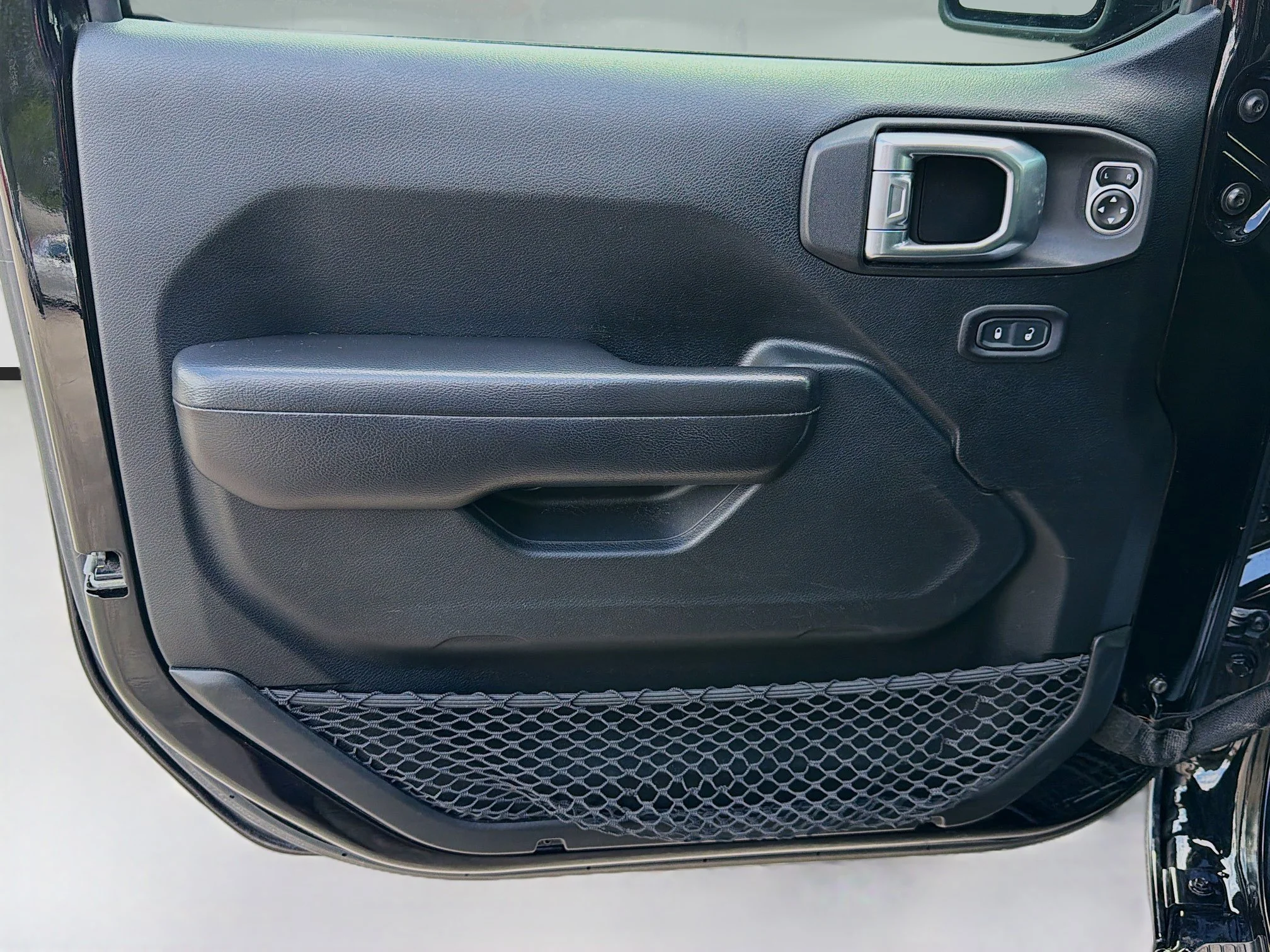 Used 2019 Black Clearcoat Jeep Sport S image 20