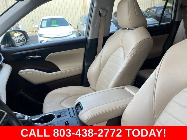 Used 2020 White Toyota XLE image 9
