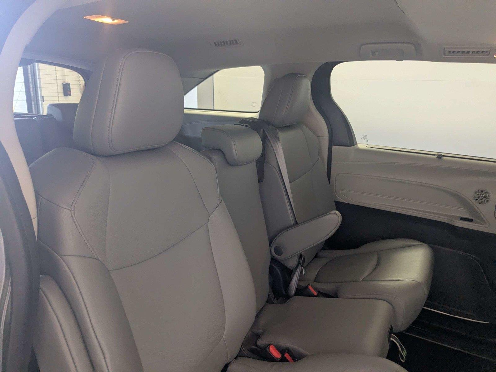 2024 Toyota Sienna XLE - Photo 33