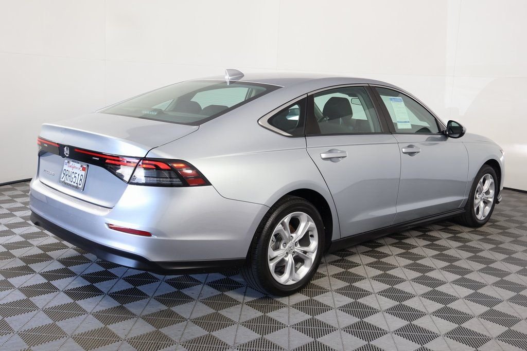 Used 2024 Solar Silver Metallic Honda LX image 4
