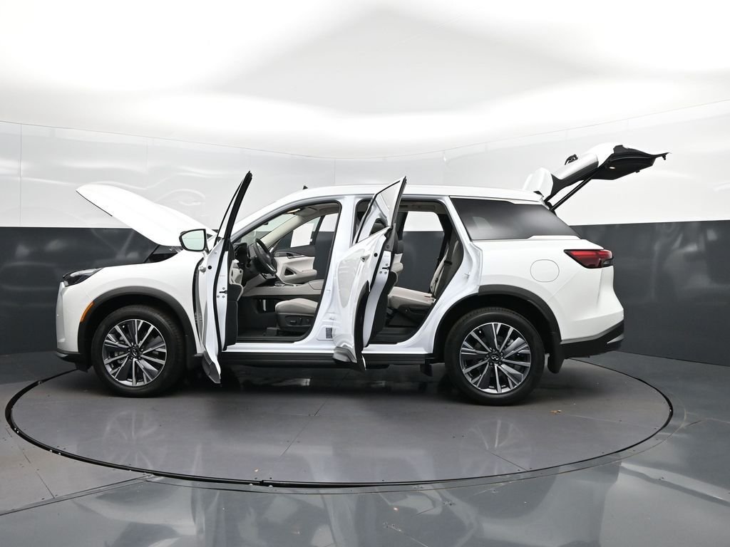 New 2027 RADIANT WHITE INFINITI Luxe FWD image 47