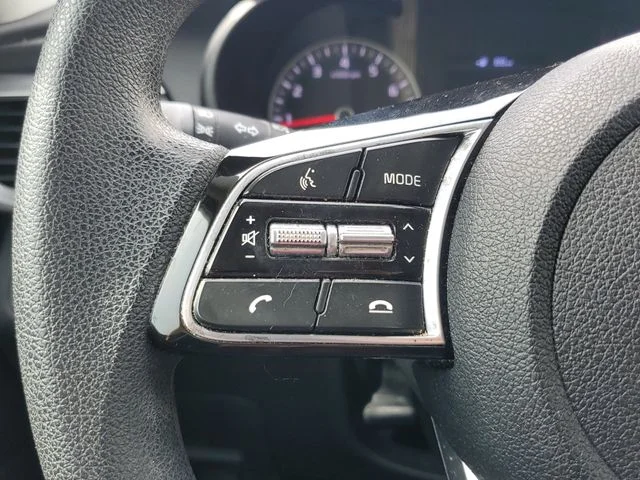 Used 2020 White Kia LX image 22