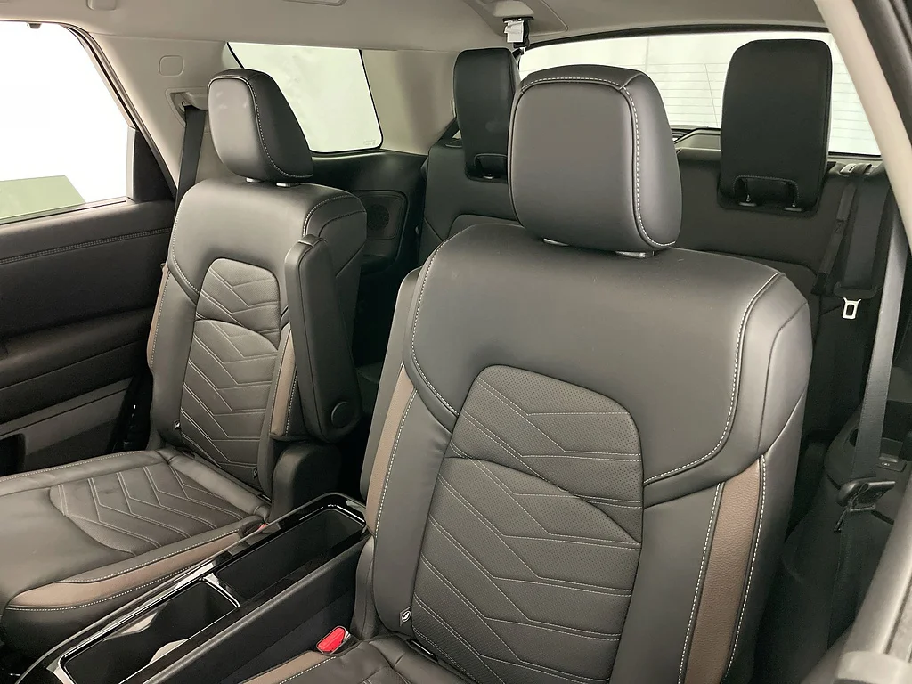 Used 2025 TAN Nissan Platinum image 26