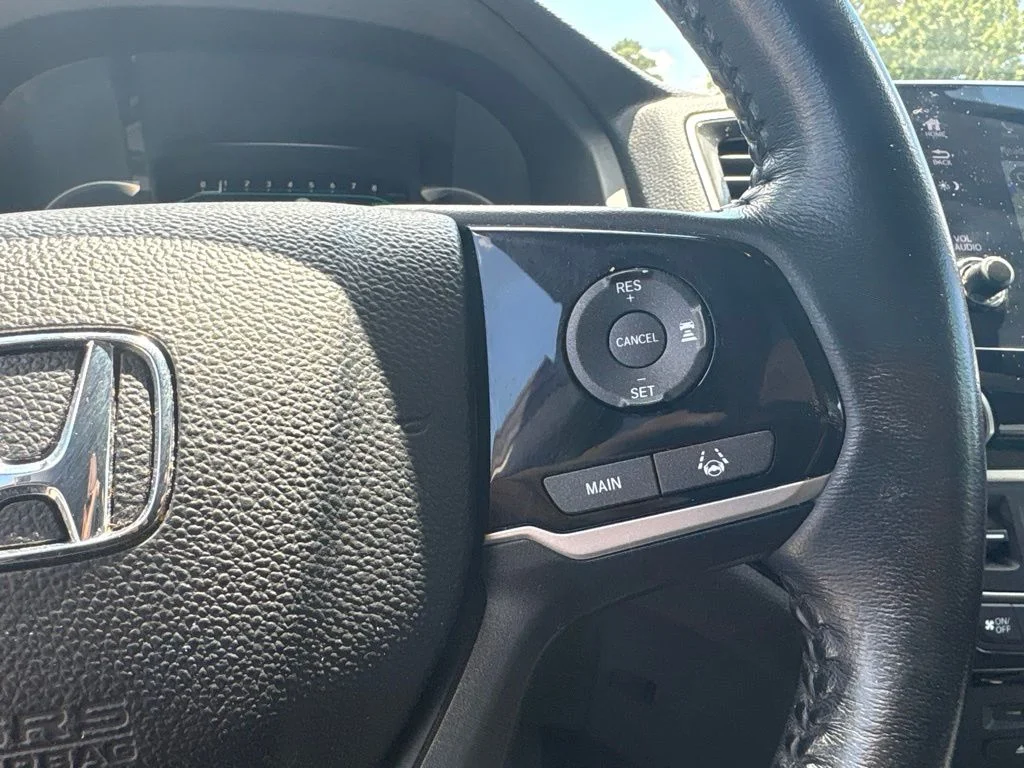 Used 2021 Silver Honda Touring image 22