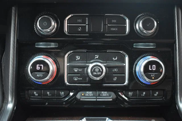 Used 2023 White GMC Denali Ultimate image 38