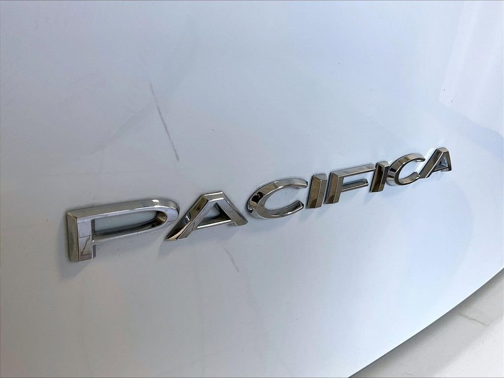 Used 2023 White Chrysler Touring L image 29