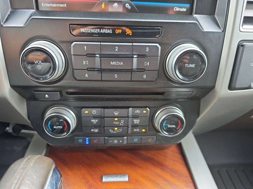 Used 2015  Ford King Ranch image 29