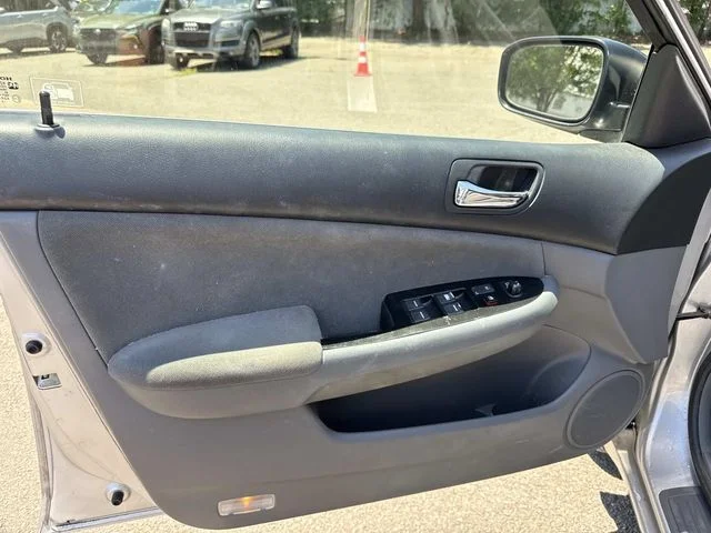 Used 2007 Silver Honda SE image 25