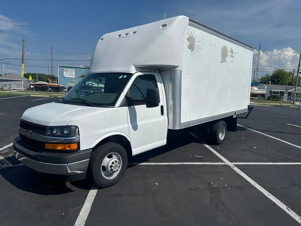 Used 2017 Summit White Chevrolet Work Van image 7