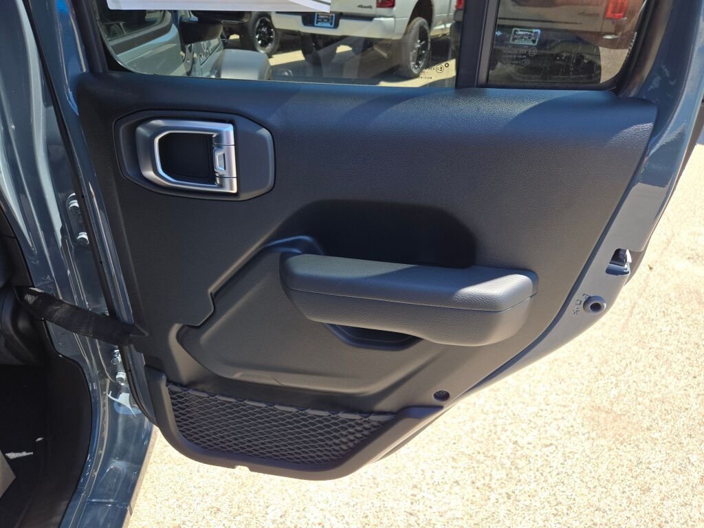 New 2026 Anvil Clear-Coat Exterior Paint Jeep Sport S image 9
