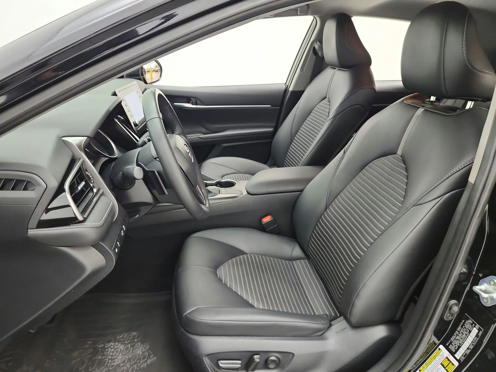 Used 2024 Midnight Black Metallic Toyota SE Auto (Natl) image 15