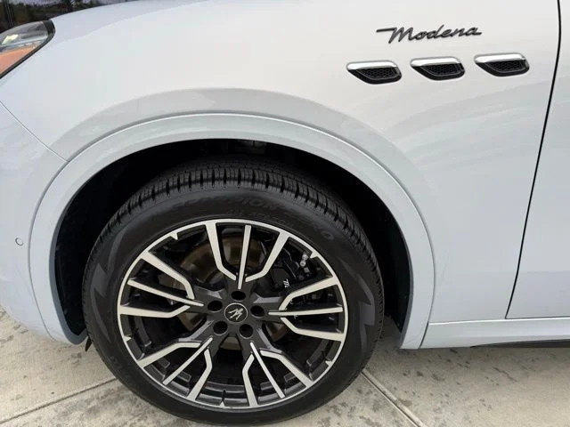Certified Used 2023 Bianco Astro Maserati Modena image 8
