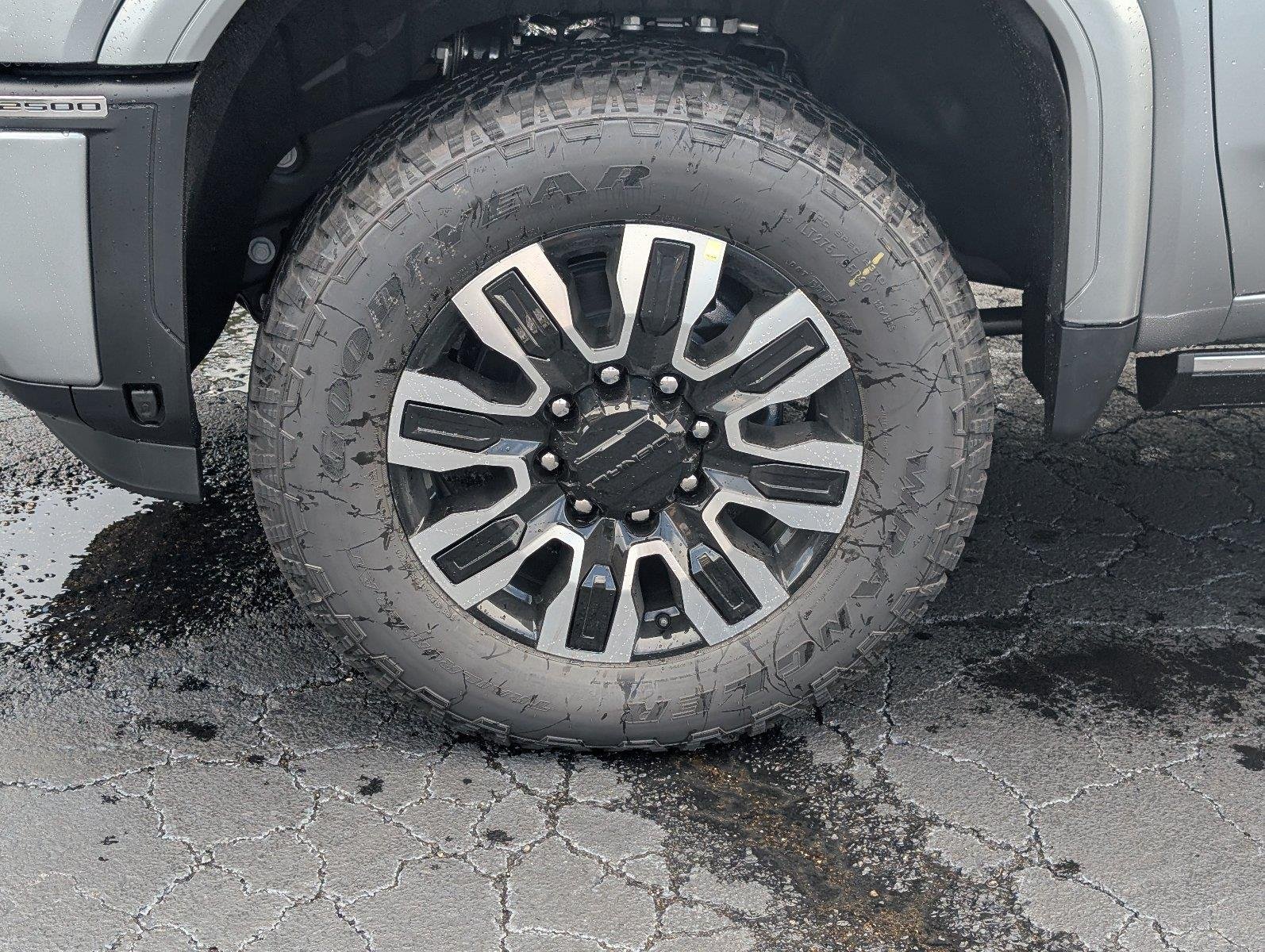 2026 GMC Sierra 2500HD Denali Ultimate - Photo 11