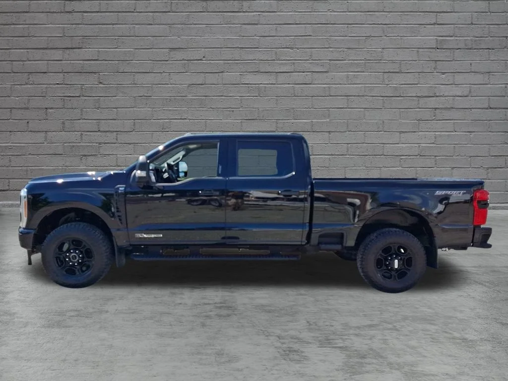 Used 2023  Ford XL image 7