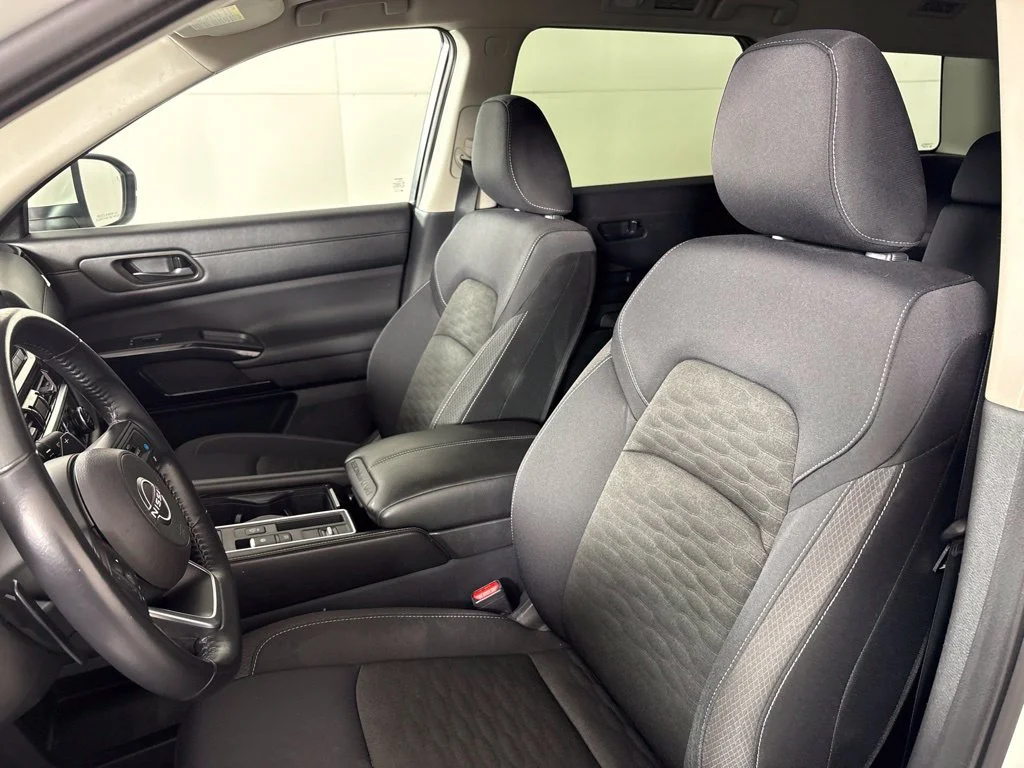 Used 2025 White Nissan SV image 32