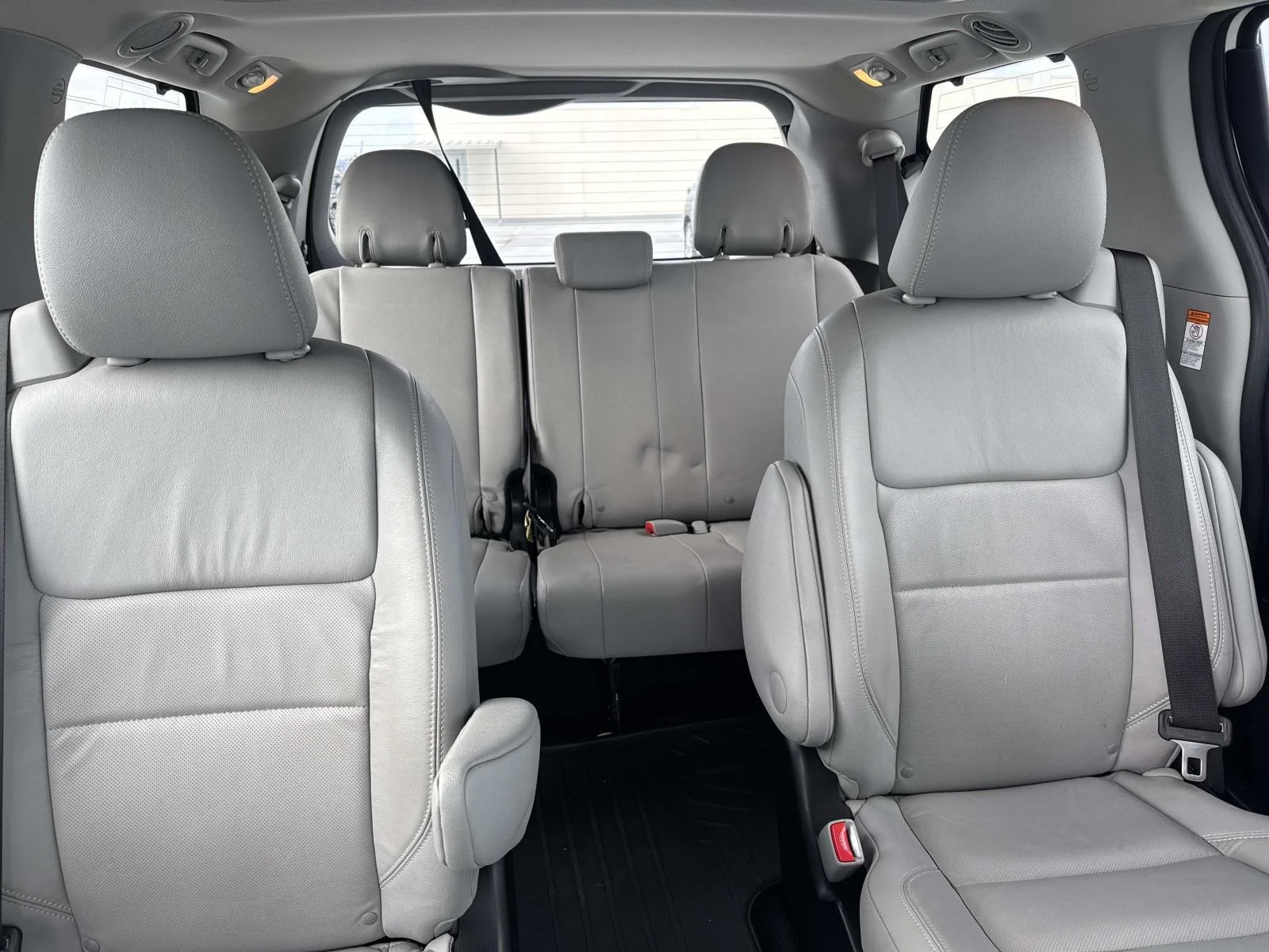 Used 2017 Blizzard Pearl Toyota Limited 7-Passenger image 9