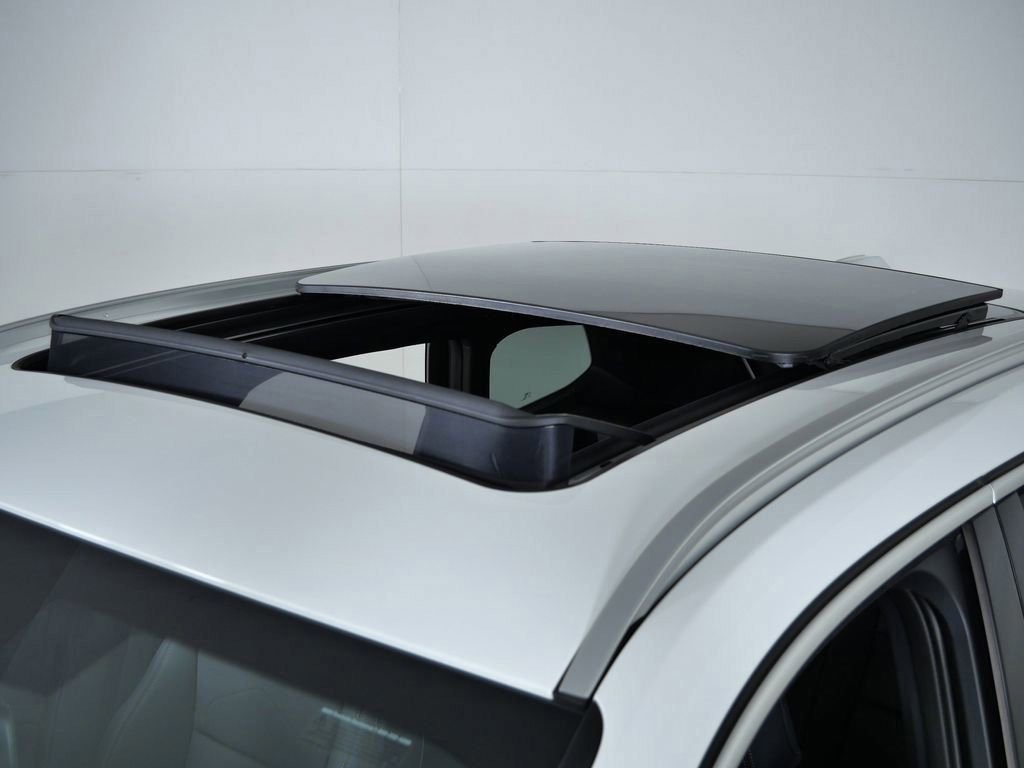 Used 2026 Alpine White BMW xDrive28i image 19