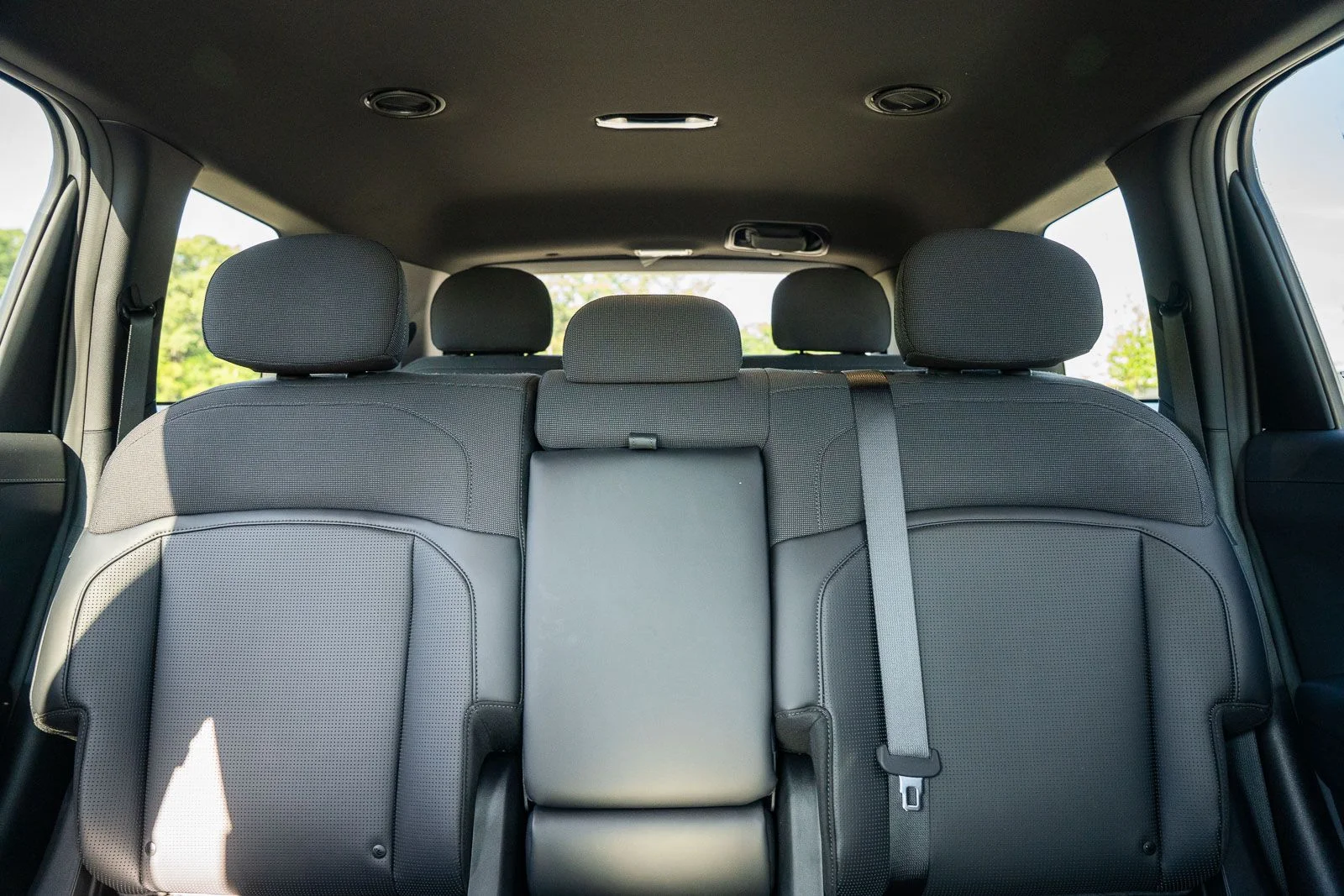 Used 2027 White Kia LX image 10