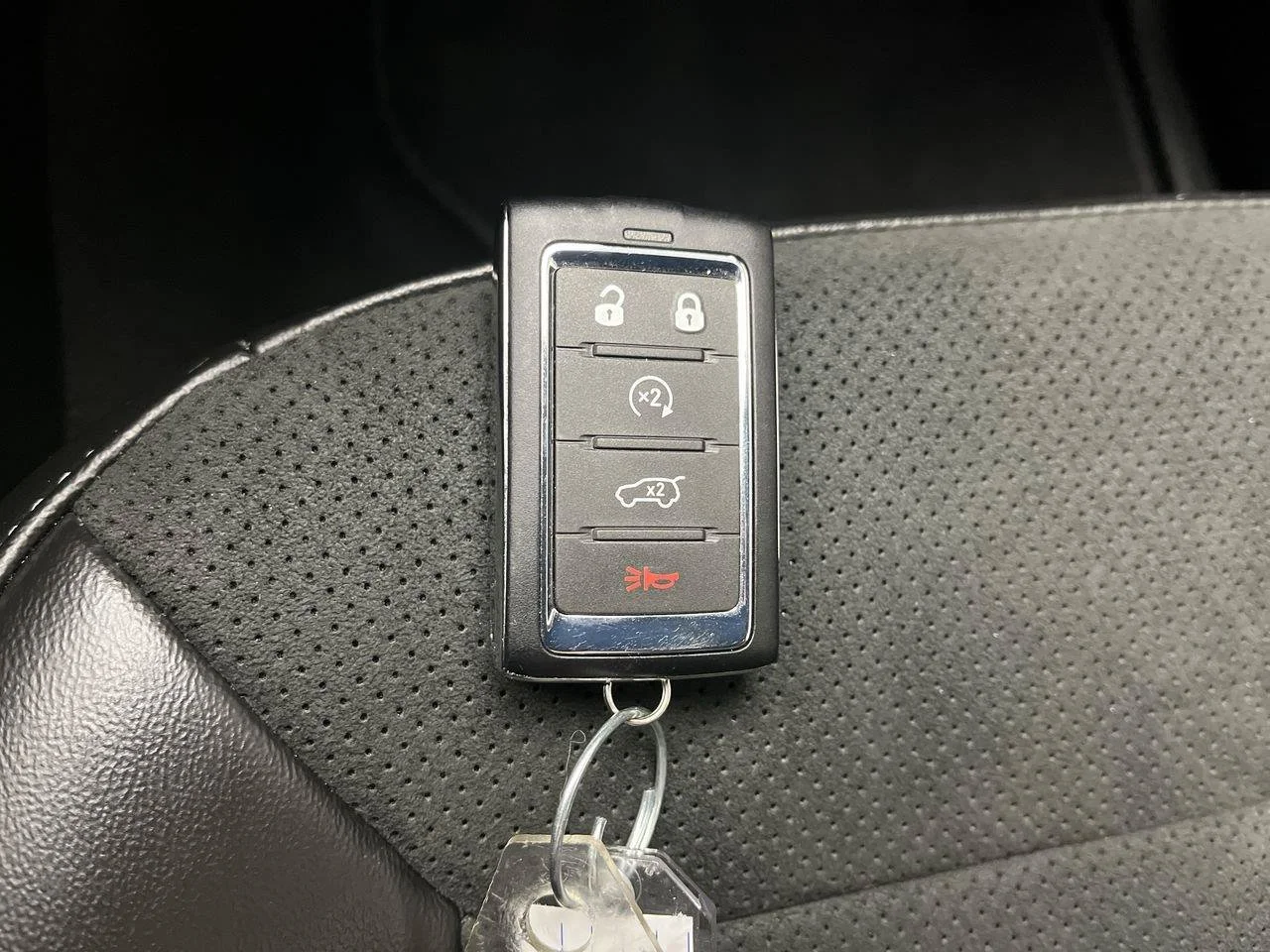 Used 2025 Silver Jeep Altitude X 4x4 image 33
